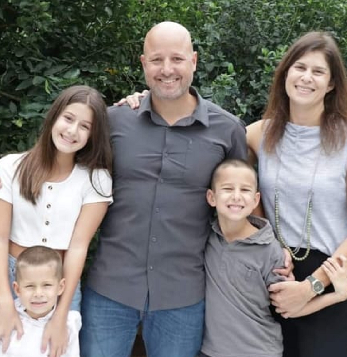 משפחת הבבונים של אמיר פולק ממשטרת הבבונים של פתח תקוה