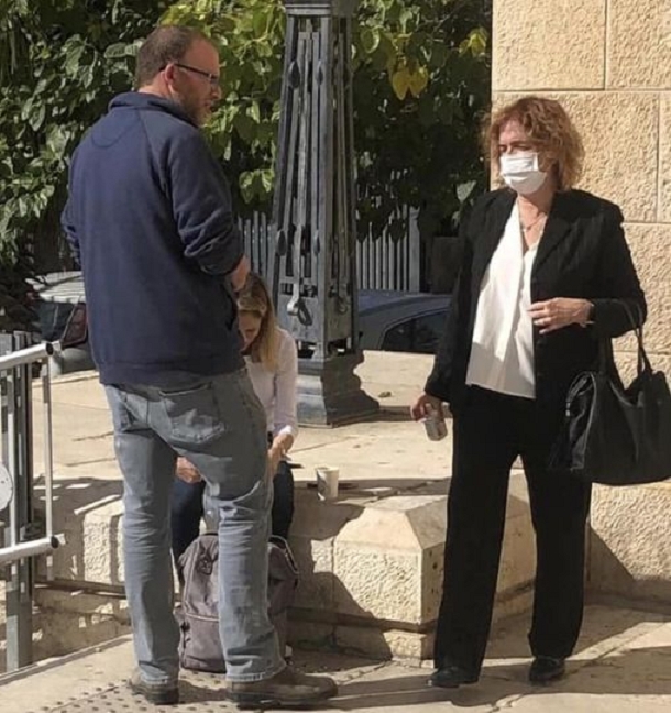 ליאת בן ארי באמצע הדלפות לאביעד גליקמן דליף דליף