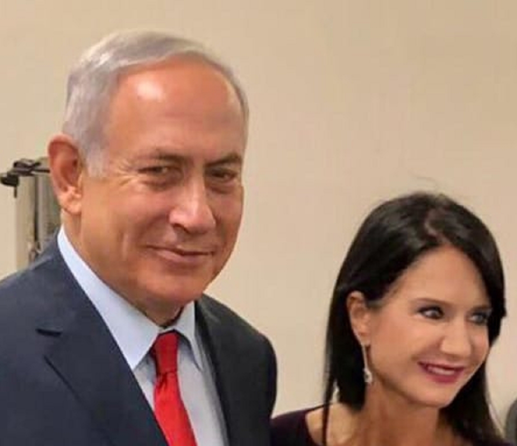 סוזי עוזסיני ארניה עוגבת על ביבי נתניהו כמו פאפי אולי יזרוק לה עצם