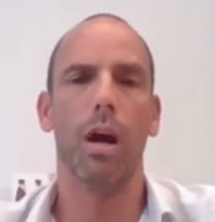 יוסי פלסיוס קליין מומחה בייצוג שוטרות חרמניות שמעלילות על הבעל