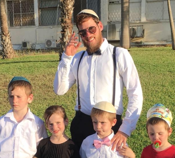 יעקב נחימובסקי ו 4 ילדים ב 2018 אשתו כבר הזדיינה עם מאהב