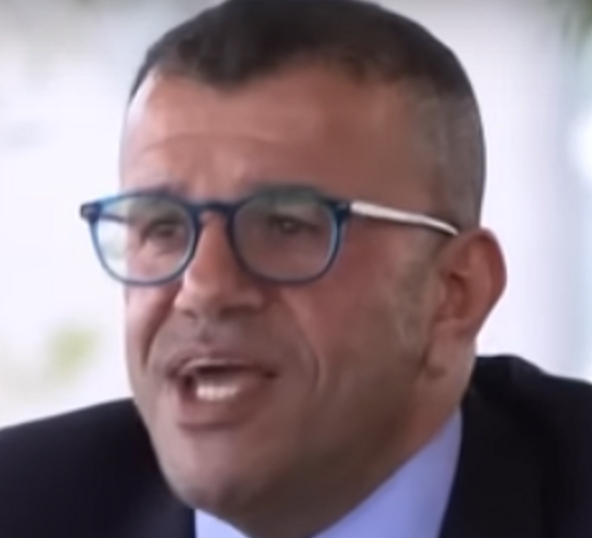 ניסים מרום במו ידי תפרתי את הנשיא קצב תפירת עילית