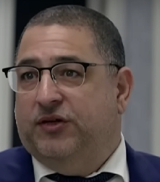 עדי כרמלי מסובך עד התחת עם הפוילישטיקים של הילה יחזקאל