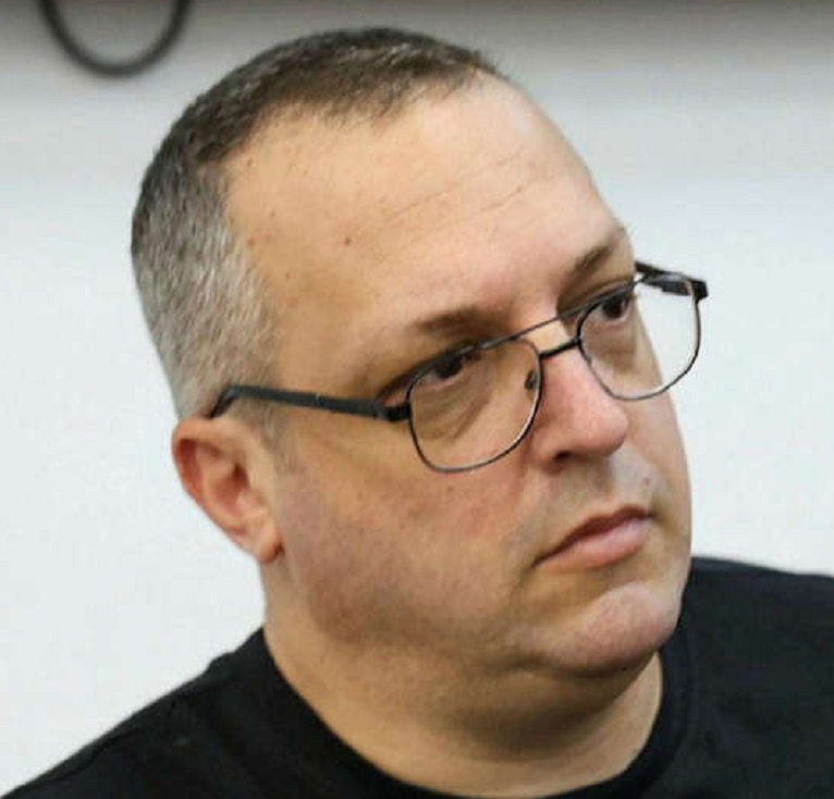 אודי הירש עורך וואלה למד עריכת עיתונים במכללה בקוקסילנד