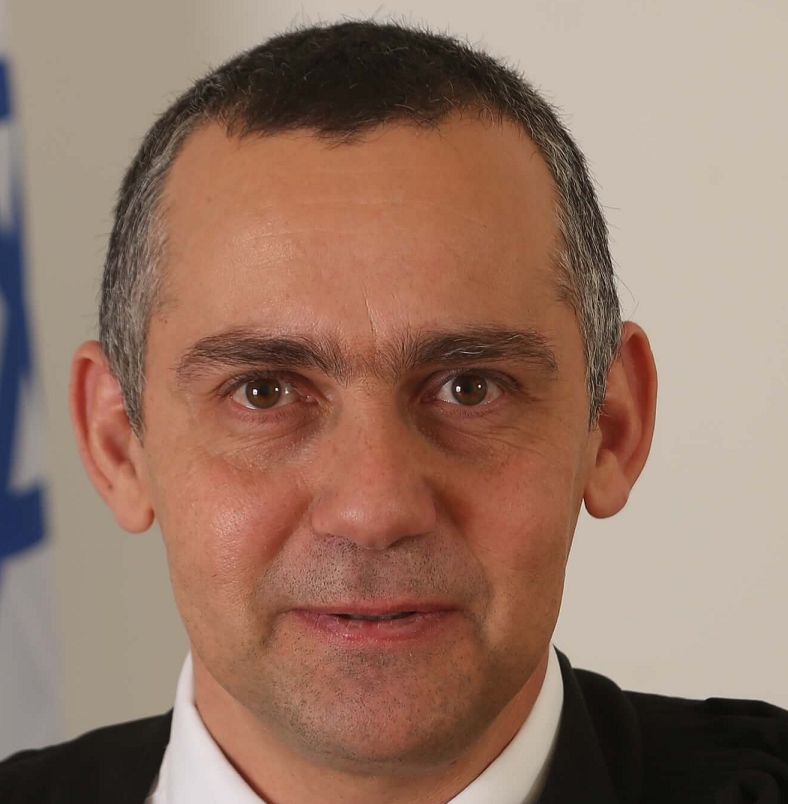 עידו כפכפי גבר נשוי הוא פוליסת ביטוח לכל צד ג שאשתו גונבת ממנו