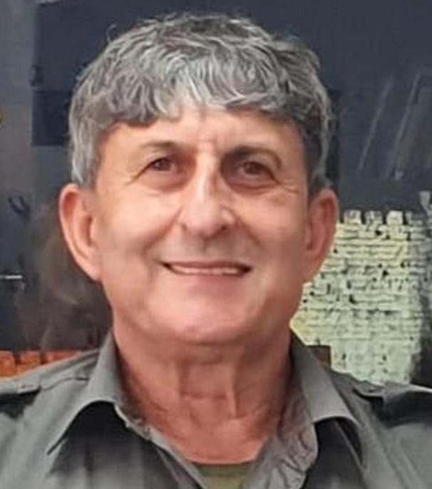 עוזי לוי מפקד משטרת שי שוטר אלים וברוטלי מרביץ לגברים גרושים