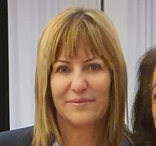 רחל לניאדו מנהלת השיווק של אייל בסרגליק ממתגת אותו מחדש