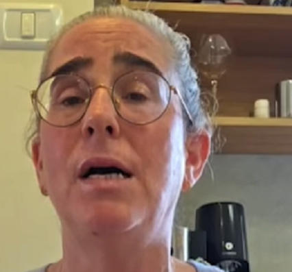 נטע הימן מינה הנוחבות אירחו את אמא שלה עם בקלוואה ועראק