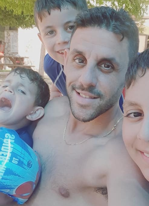 רועי בן נעים הקוקסי שמנהל את התעמולה של משרד הרווחה והפמיניזם