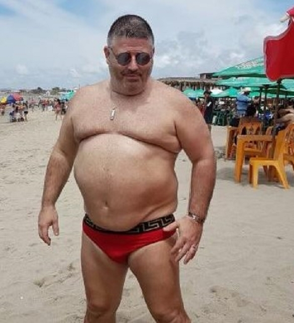 רני רהב בבגד ים מדגמן גוף נוטף שומני מרגרינה בלובנד