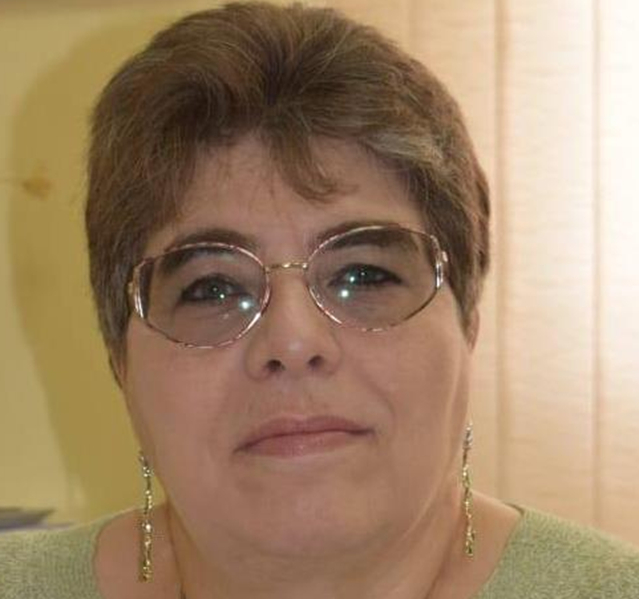 קטי דונאיביץ גברים מקבלים אותה מהסוע המשפטי והיא מוכרת אותם