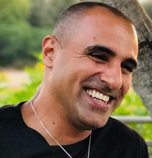 ברק צברי בבון ממשטרת פ"ת שוטר בריון ואלים ששם זין על החוק ואוהב לאיים על אזרחים, תימני שמכר את נשמתו למשטר של השטן הישראלי