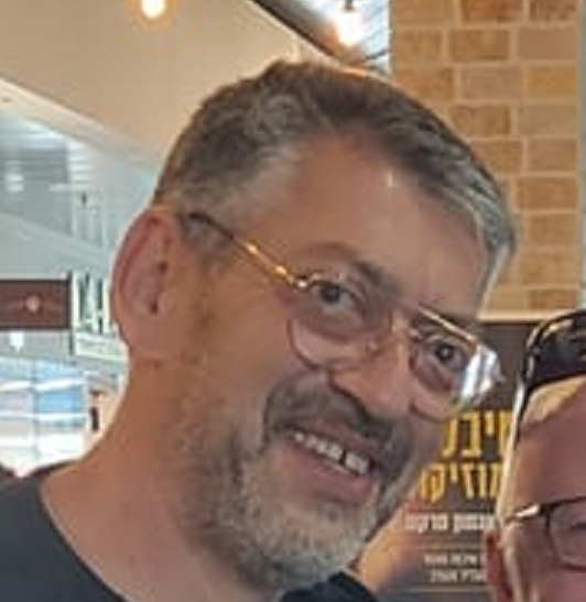 זלי מרון מפקח על בתי ספר המורות אצלו חרמניות ומעלילות עלילות מין