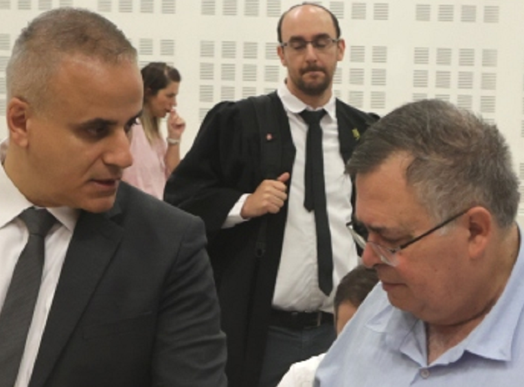 דוד ביטן עם הסנגור שלו דרור מתיתיהו