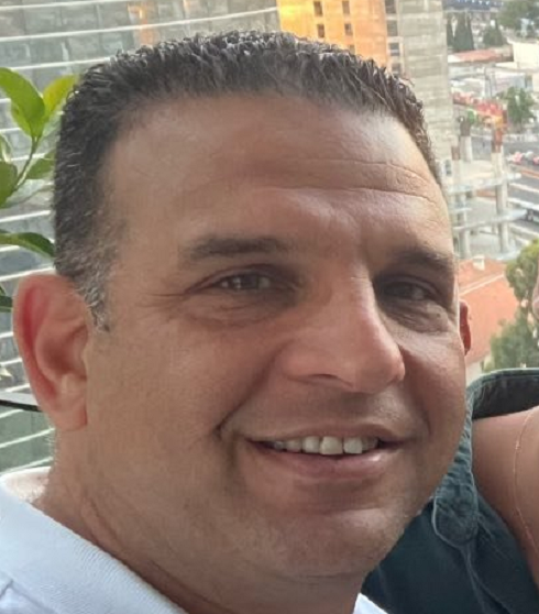 עמית הרטמן מנכל שירותי האקרים נגד האקרים כובע לבן