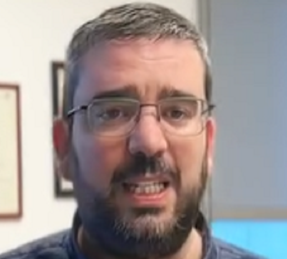 אורי נחמני כלב פמינאצי מחפש נרתיקים של נשים בשביל בצע כסף
