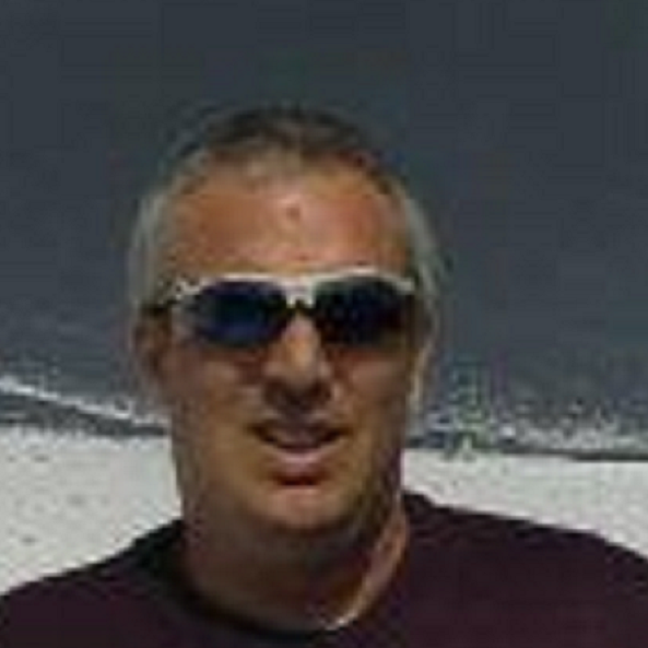 יהודה יוחננוף מדריך בדיחות וצ'יזבטים במכללה לביטחון לאומי