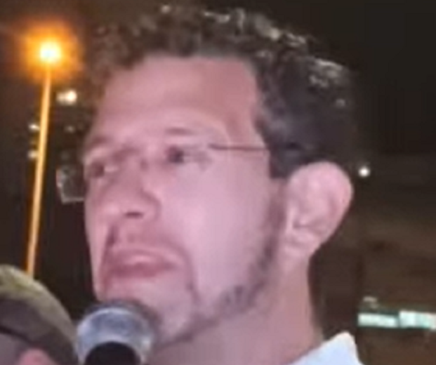 גיל אבריאל קוקסי שהקים את מצעד השפחות נגד הדיקטטורה