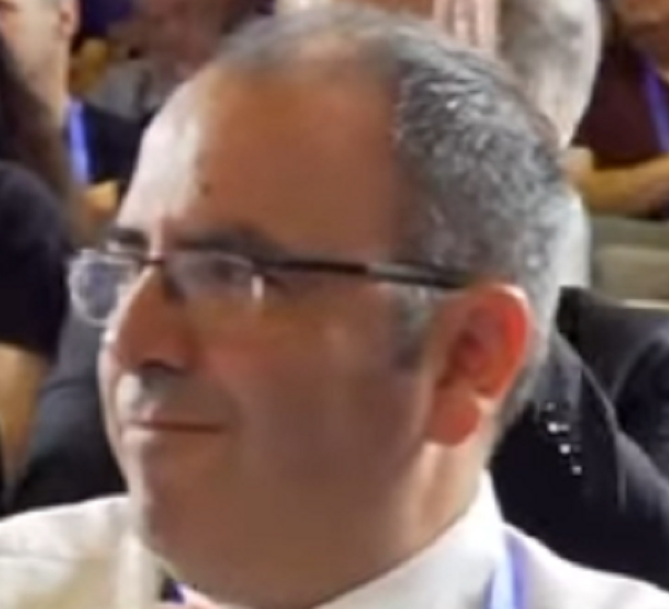 גיל לימון מקבל מיחיא סינוואר חיבוקים ונשיקות