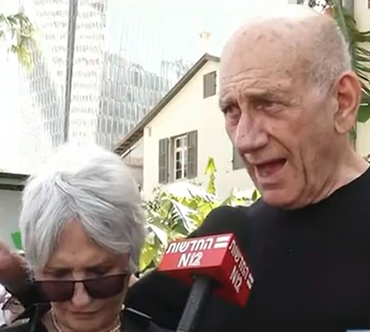 אהוד אולמרט בהפגנות למען שיבוש המדינה להיפטר מבן גביר וסמוטריץ