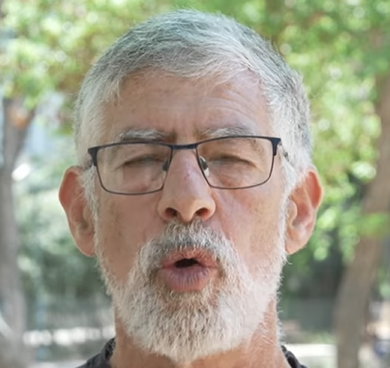 נמרוד שפר פוער שפתיים לנוחבה שיגמרו לו בפה
