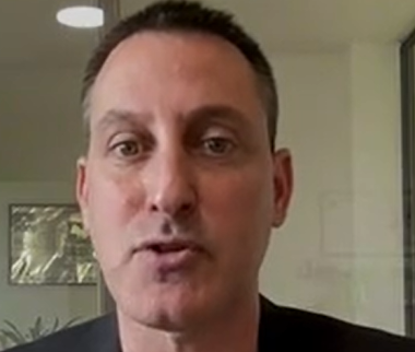 ברק רביד מכפיש את ישראל בכל במה עולמית