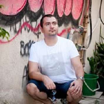 ולדי בורודובסקי מקבל חלטורות מהפצריה