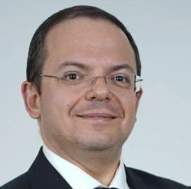 ליאוניד פרחובניק מעליל על גברים שהם אלימים