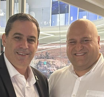 עידן דביר עם עמית בכר צילי וגילי