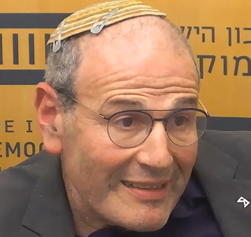 שחר ליפשיץ כלב פמיניסטי בשירות הנוחבות