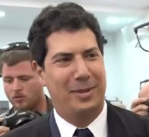 עמית חדד לא יודע לנעול עדים לגרסאות