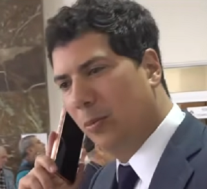 עמית חדד לא מחדד את השאלות שלו